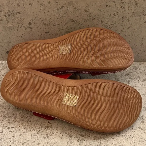 L'Artiste Red Floral Women's Sandals - Picture 5 of 6